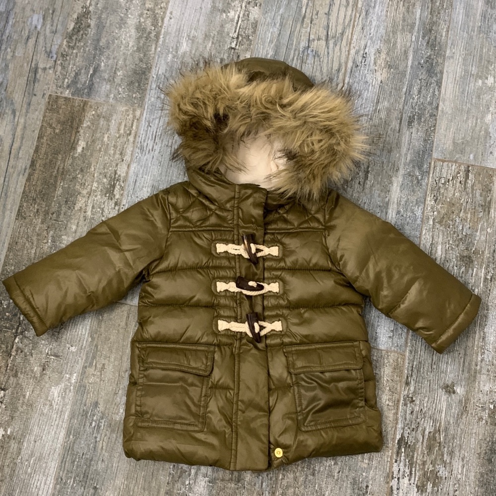 Gap-like new!- puffer coat with fur trim hood and toggle buttons. EUC